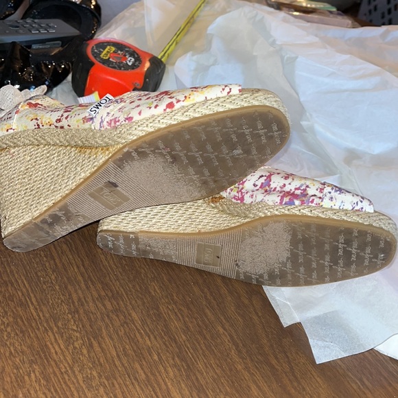 TOMS Espadrille Wedge Canvas Slip On Peep Toe Splatter Multi Color  size 6 - Picture 9 of 9